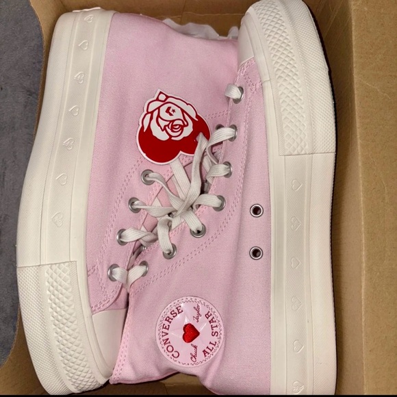 Converse Women’s Chuck Taylor Lift Heart Sugar berry A13652C Size 8.5M/10W - Picture 1 of 8